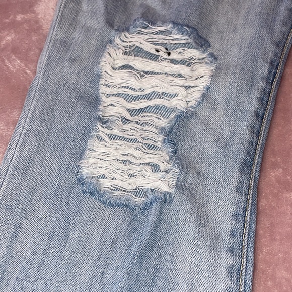 Forever21 Lightwash Boyfriend Jeans - Picture 3 of 5